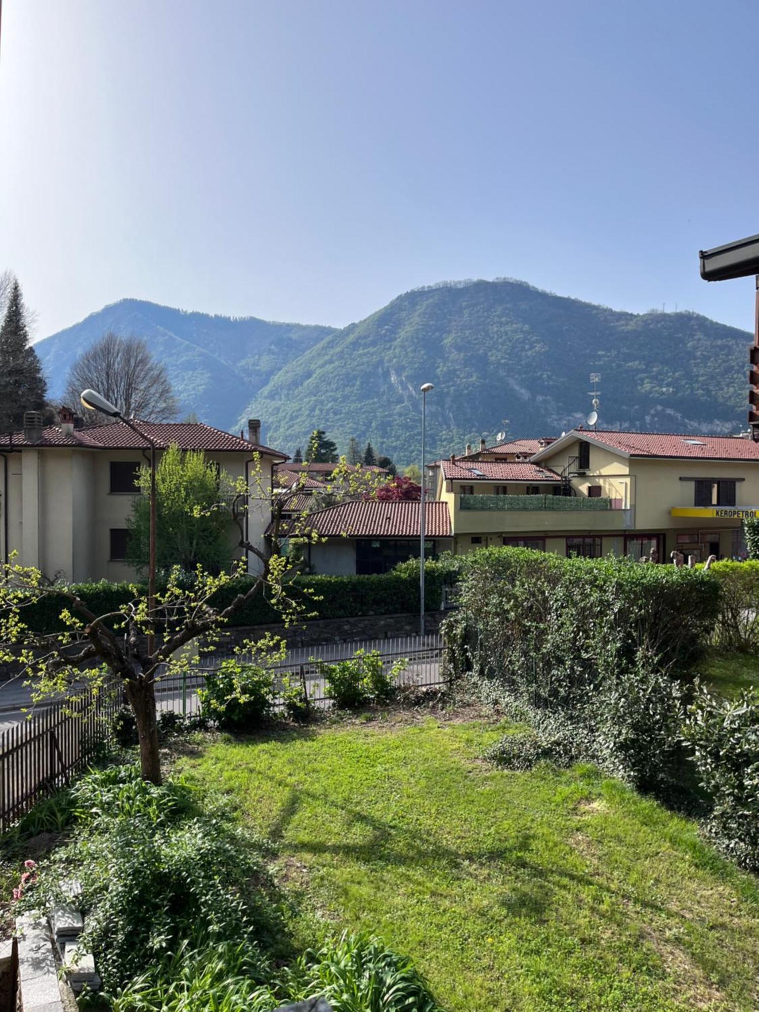 A Due Passi Dal Lago Canzo Exterior foto